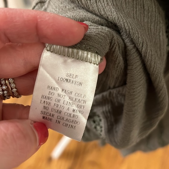 LIKE NEW ARMY GREEN LONG SLEEVE LOOSE BLOUSE WITH HOOD - SIZE SMALL - Picture 8 of 8